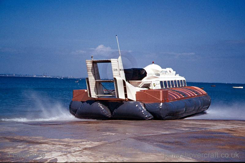 The SRN6 with Hovertravel - Departing Ryde (Pat Lawrence).